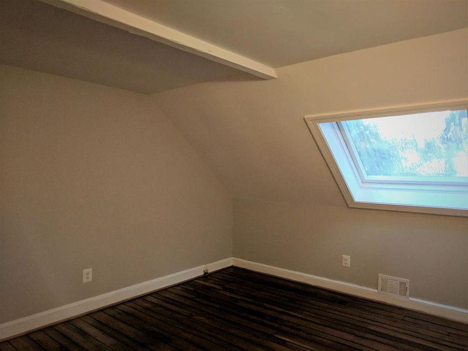 Sky light in the main/second floor bedroom.