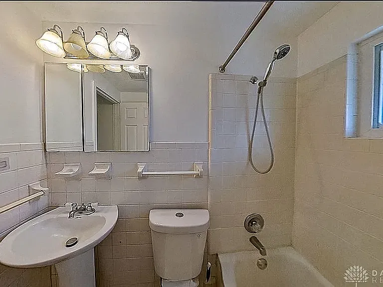 2090 Mattis Dr — Photo 17