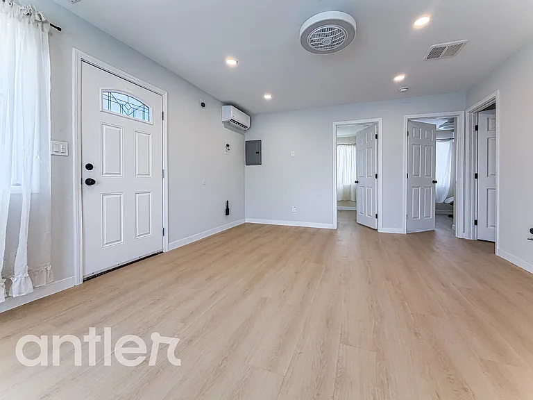 1891 Caspian Ave #L6 — Photo 2