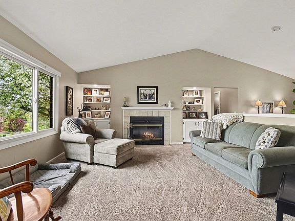 3rd image of 5459 Discovery Dr SE