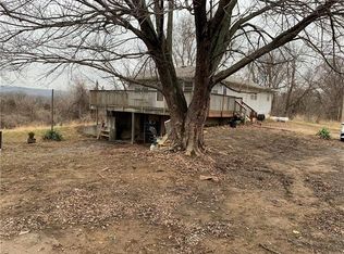 812 E 1523rd Rd, Baldwin City, KS 66006