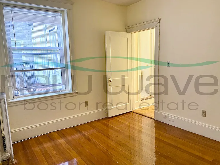 55 Queensberry St #7 — Photo 5