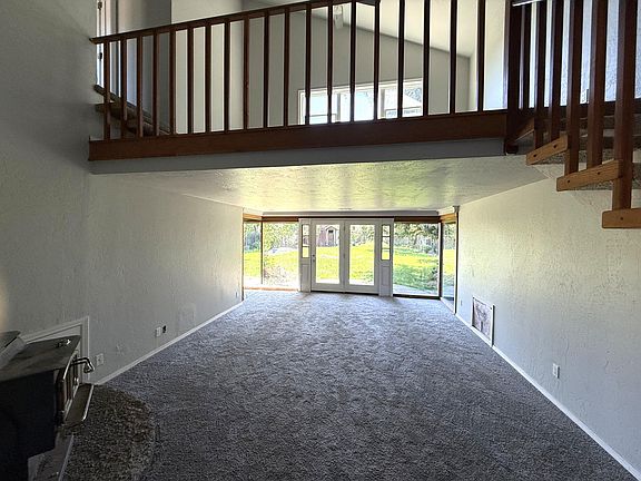4th image of 236 De Barr Ave