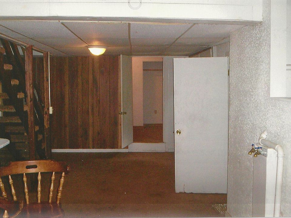 2nd image of 912 W 9th St