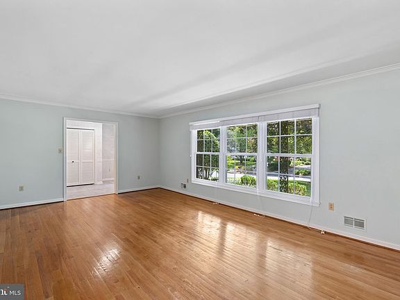 3rd image of 359 Preswick Way