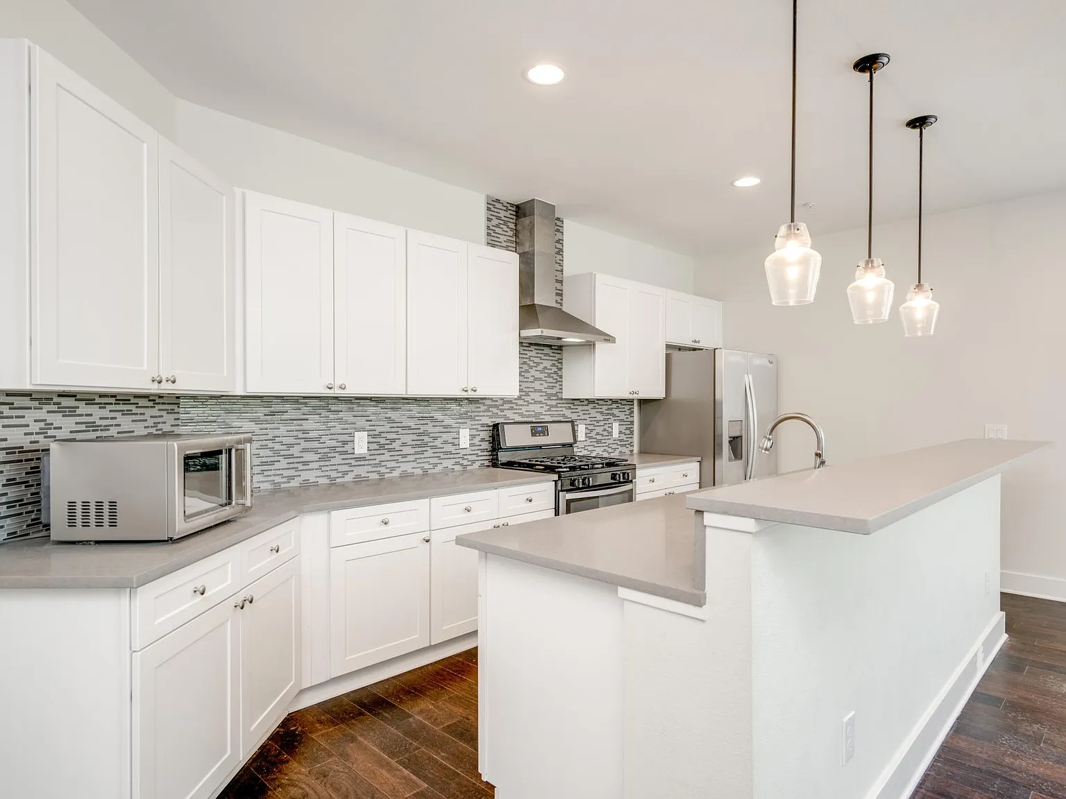 2 bed, 1176 sqft, $2,850 — Photo 1