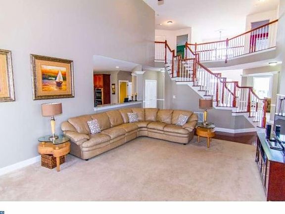 5th image of 504 Wisteria Way