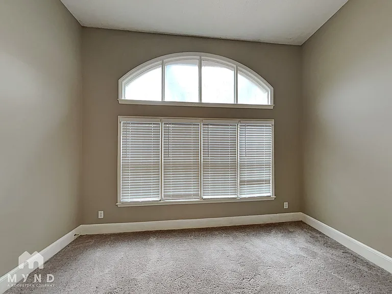 4015 Golfview Dr — Photo 6