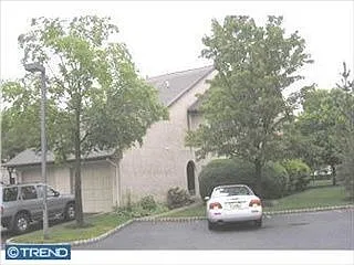 125 Thoreau Dr photo 1
