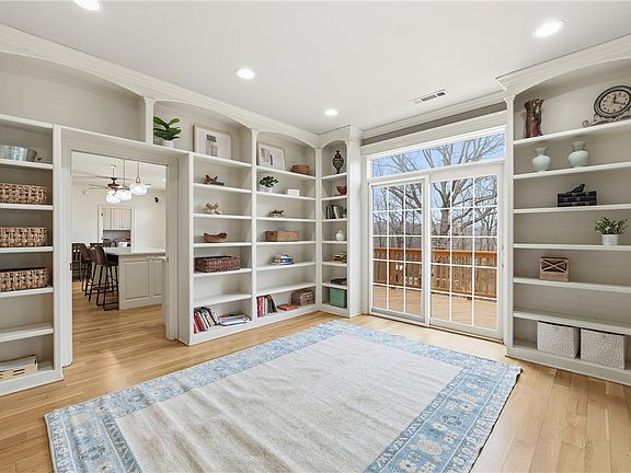 5th image of 2086 N Bridgeton Ct