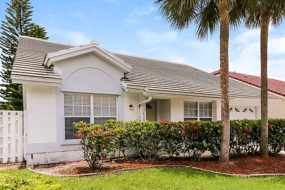 3 bed, 2.0 bath, 1905 sqft, $3,330 — Photo 4