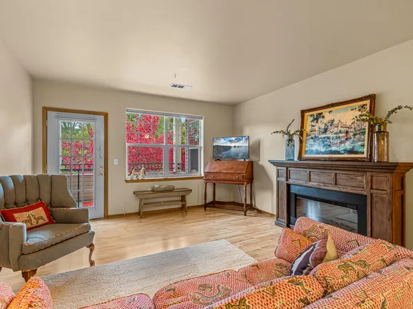 908 Mountain Meadows Cir, Ashland, OR 97520