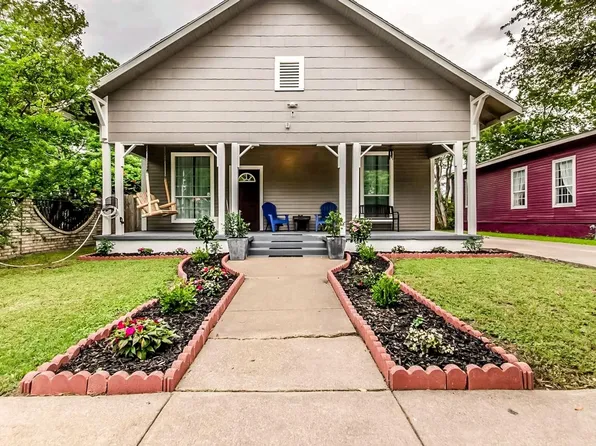 2017 Grainger St, Fort Worth, TX 76110