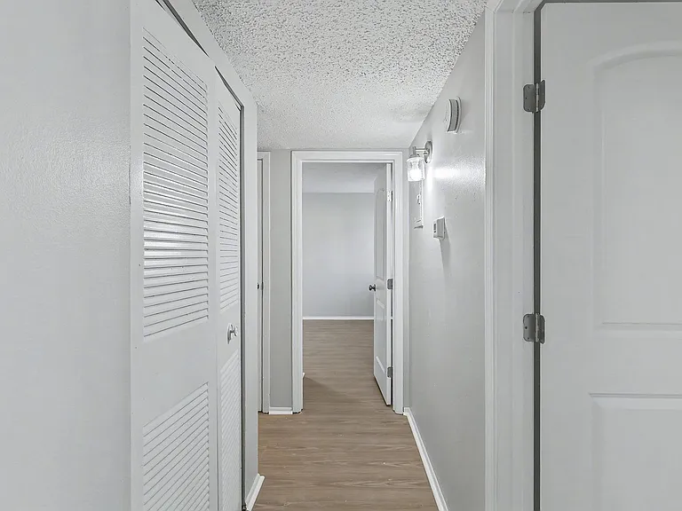 Stoneybrook Apartments — Photo 26