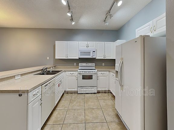 4th image of 3128 Sun Lake Ct APT B