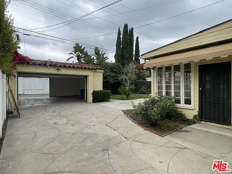 203 N Doheny Dr — Photo 20