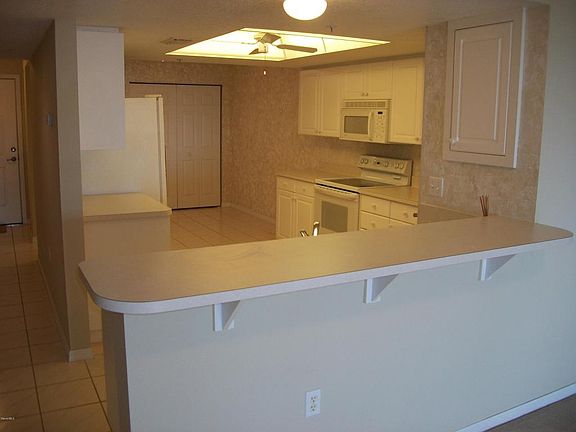 4th image of 605 Shorewood Dr Unit E204