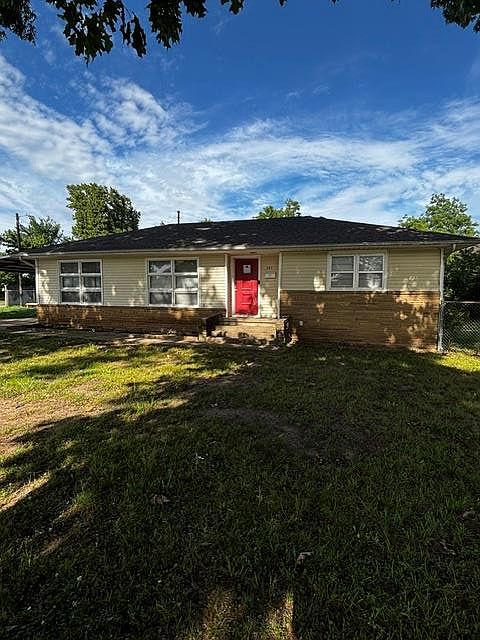1st image of 302 S 9th St