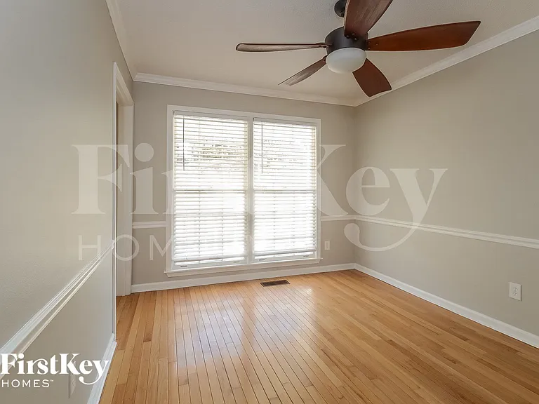 1049 Independence Ct — Photo 5