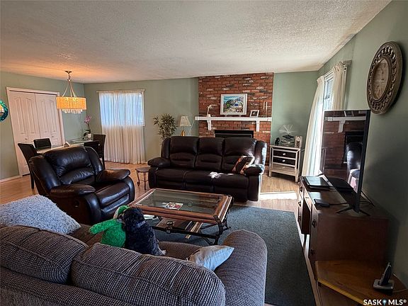 2nd image of 422 MANNING Lane