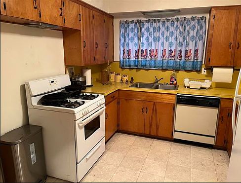 3rd image of 2140 Yupon Rd