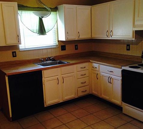 3rd image of 5176 Edgemere Dr