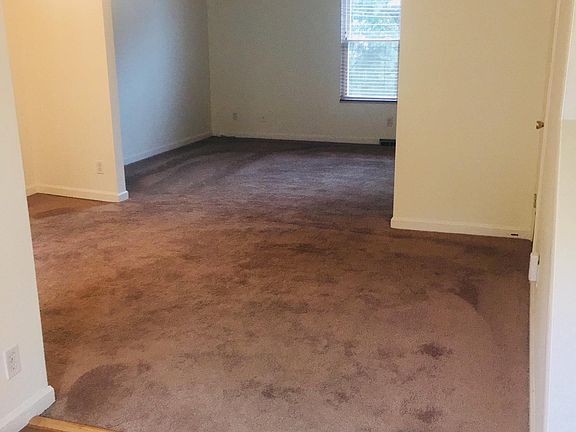 4th image of 302 Parkwood Dr
