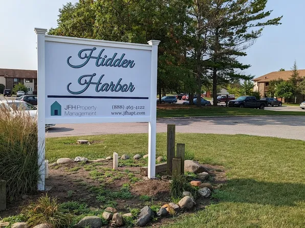 Hidden Harbor Apartments, 305 Locust St W #29, Three Oaks, MI 49128