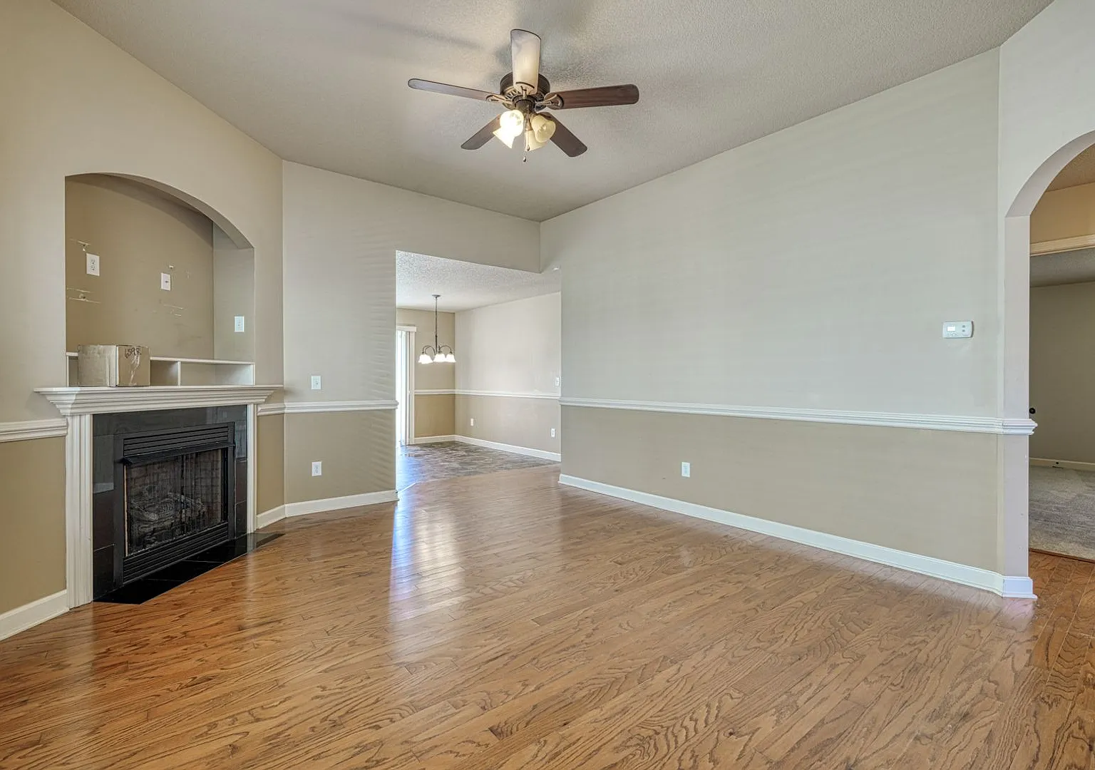 Beautiful 3BR/2BA Home with Fenced Yard & Community Pool! — Photo 3