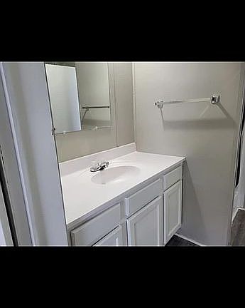 2nd image of 2501 E Wagonwheel Cir