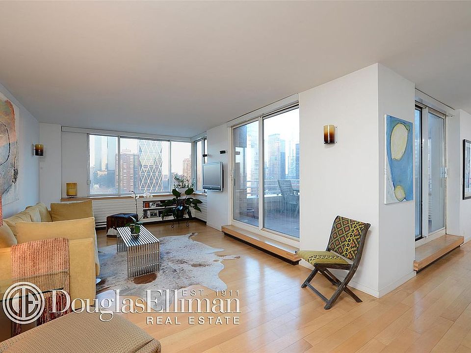 1st image of 350 W 50th St #Ph1d