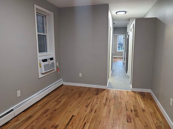 3rd image of 117 Magnolia Ave APT 2LR
