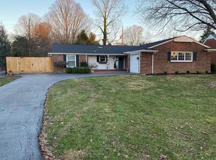 205 Holliswood Rd, Bellemeade, KY 40222