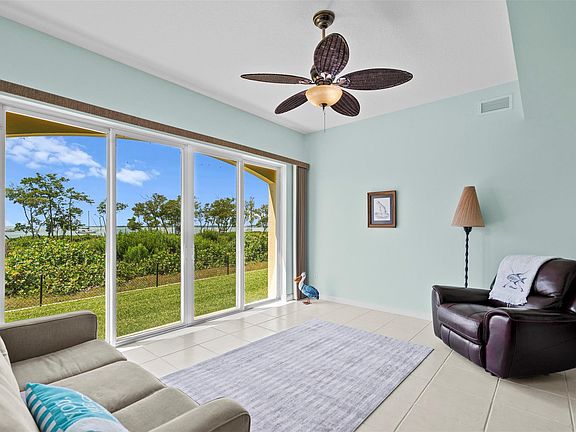 4th image of 23 Harbour Isle Drive #102