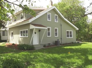 553 Division St, Crete, IL 60417