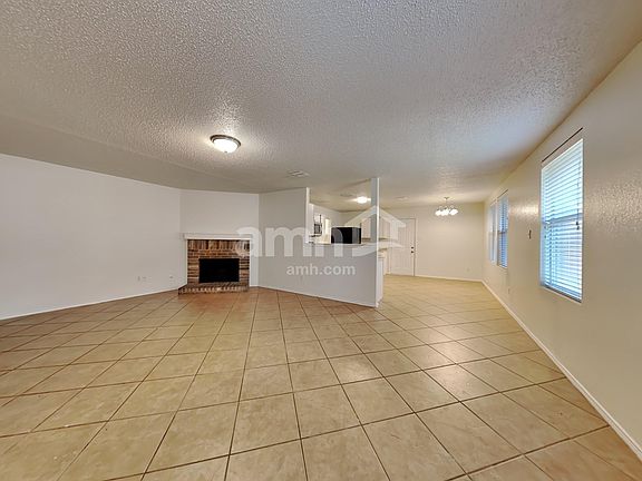 4th image of 1625 Flagstone Ln
