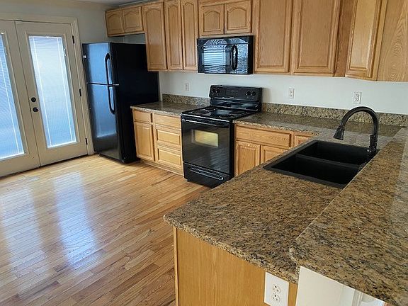 4th image of 700 Crockett St