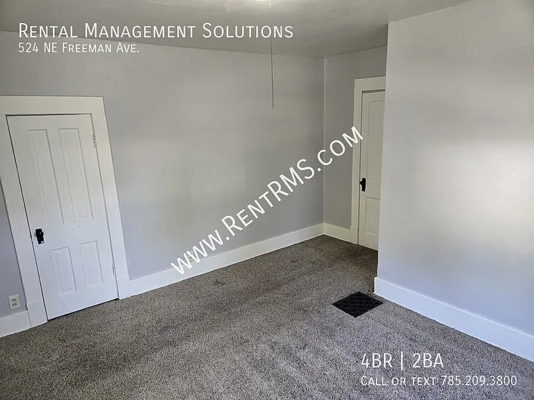 524 NE Freeman Ave — Photo 29
