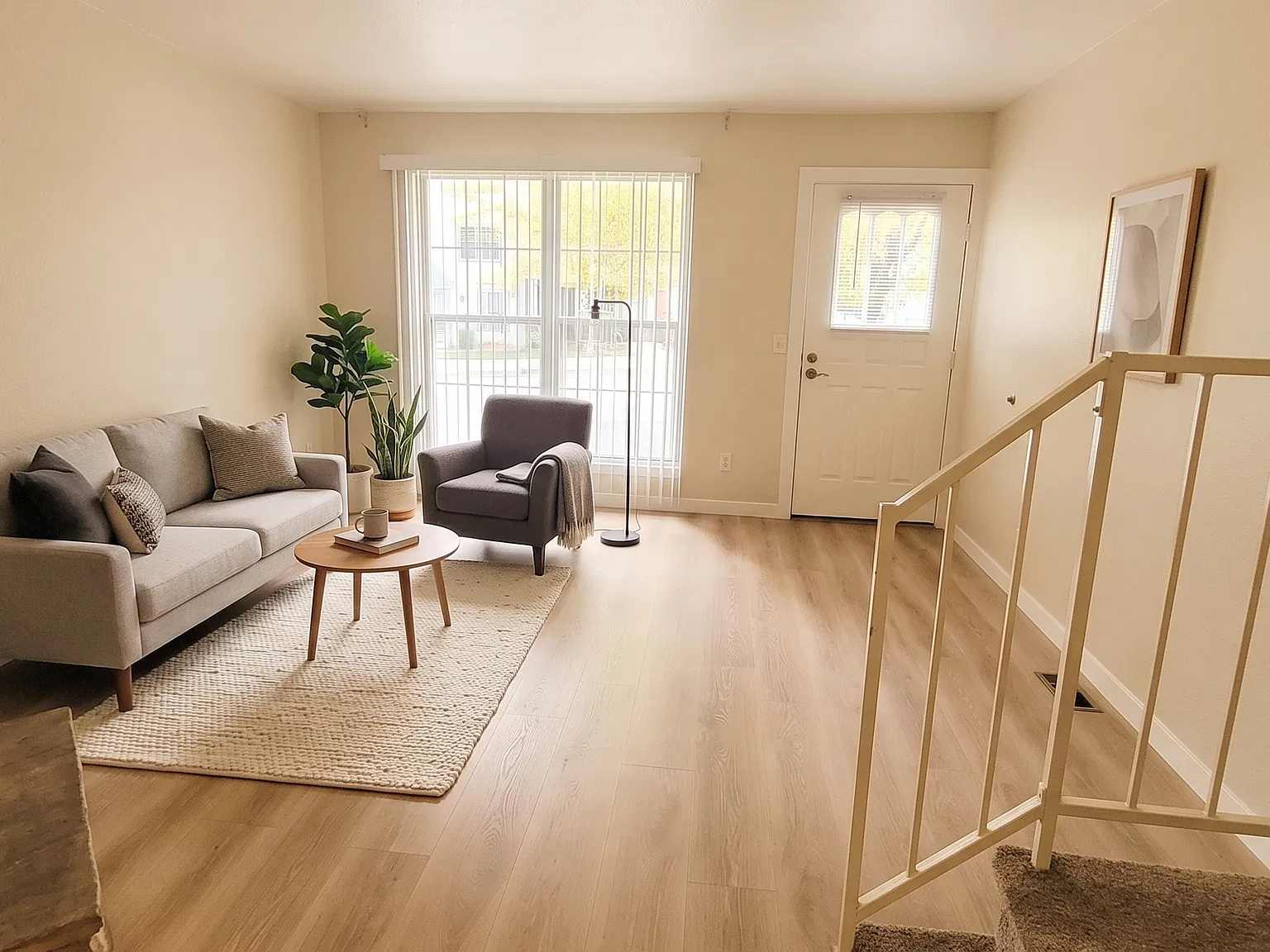 2 bed, 1.5 bath, 1102 sqft, $2,000 — Photo 3