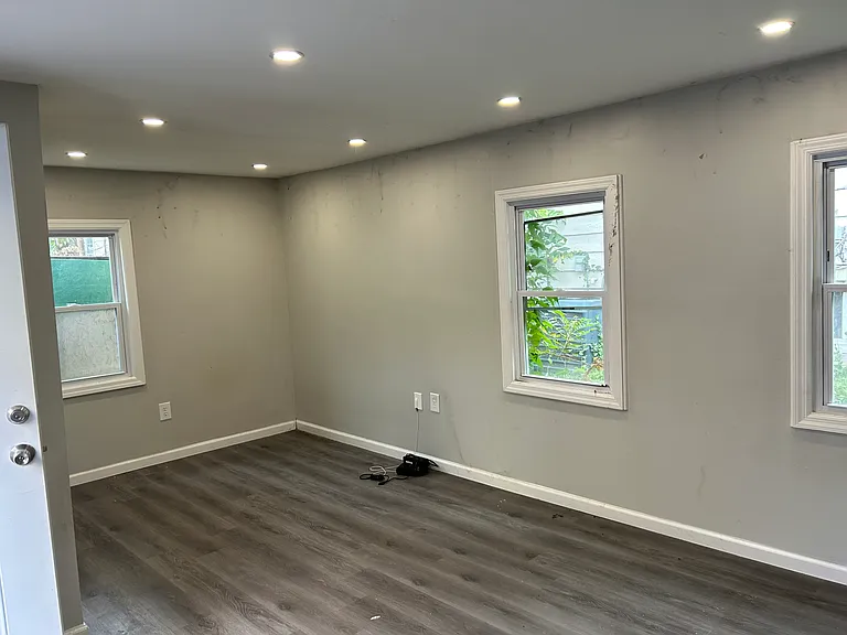94 N Highland Ave #6 — Photo 2