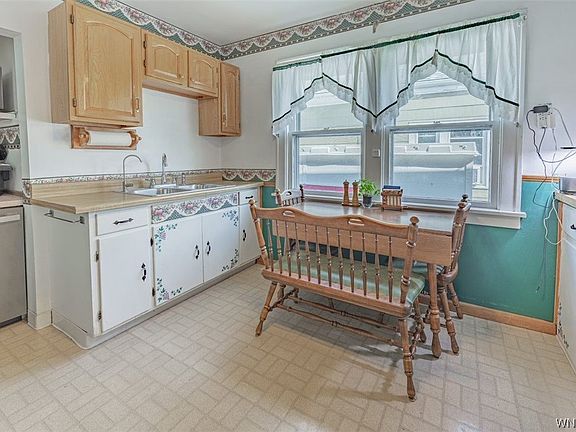 5th image of 90 Pine St
