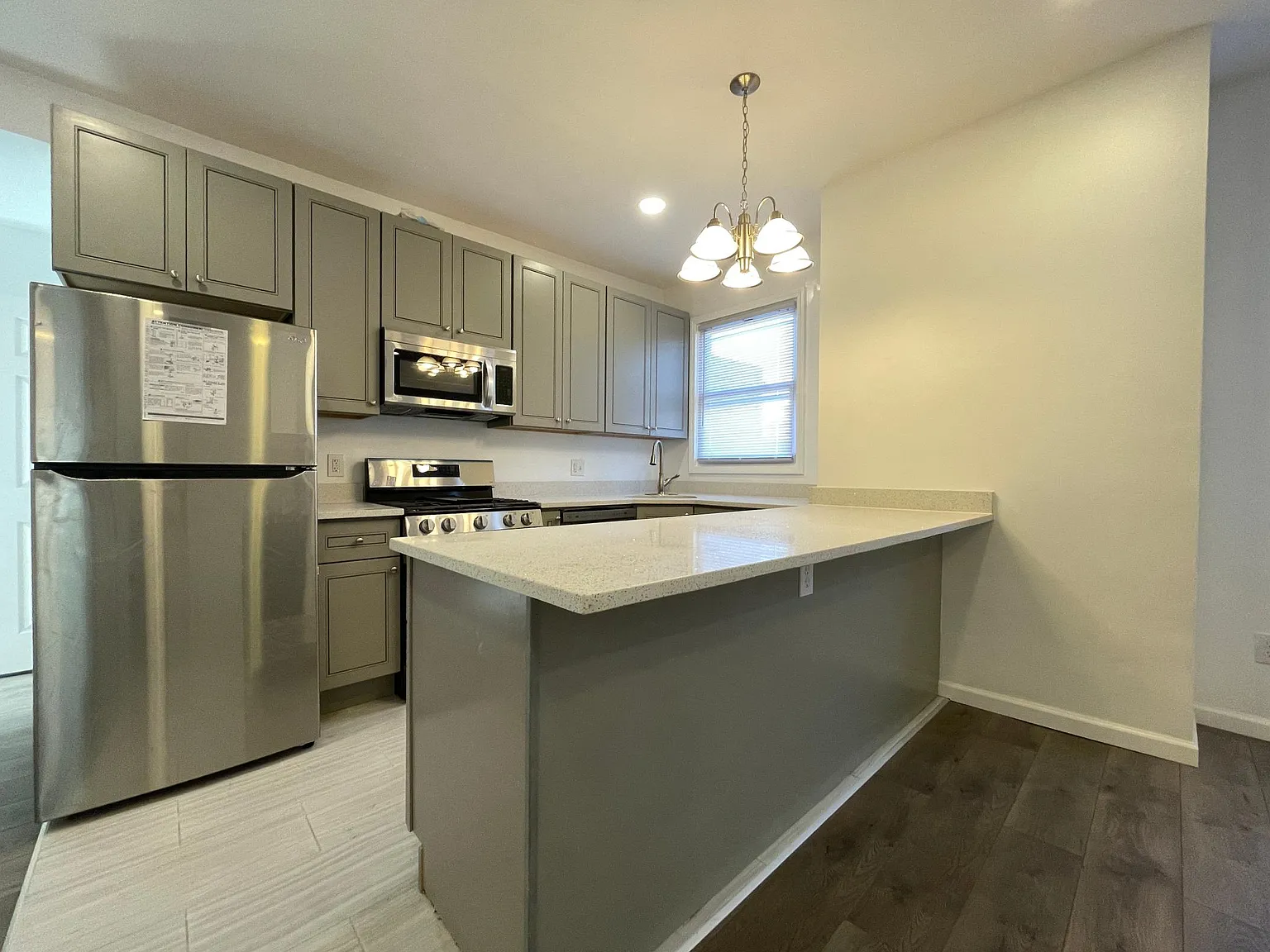1407 Middle St — Photo 1