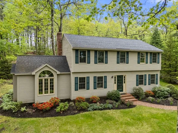 65 Howard St, Paxton, MA 01612