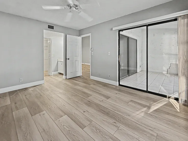 330 Palmwood Pl #210 — Photo 15