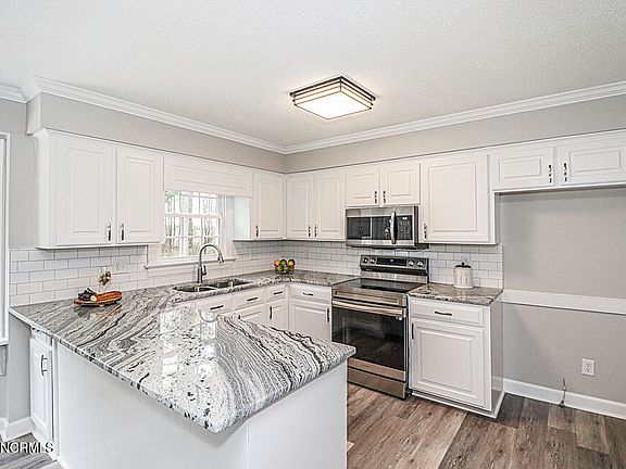 4th image of 3841 Ward Drive