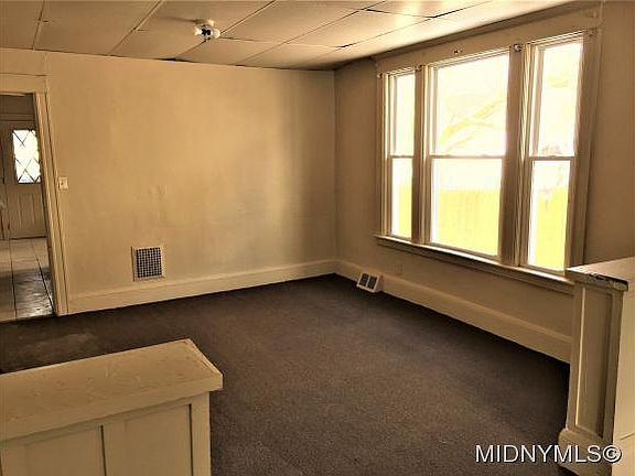 5th image of 1662 West St