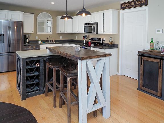 4th image of 4692 Andover Woods Ct