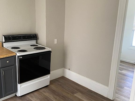 3rd image of 5910 Lexington Ave Unit 3
