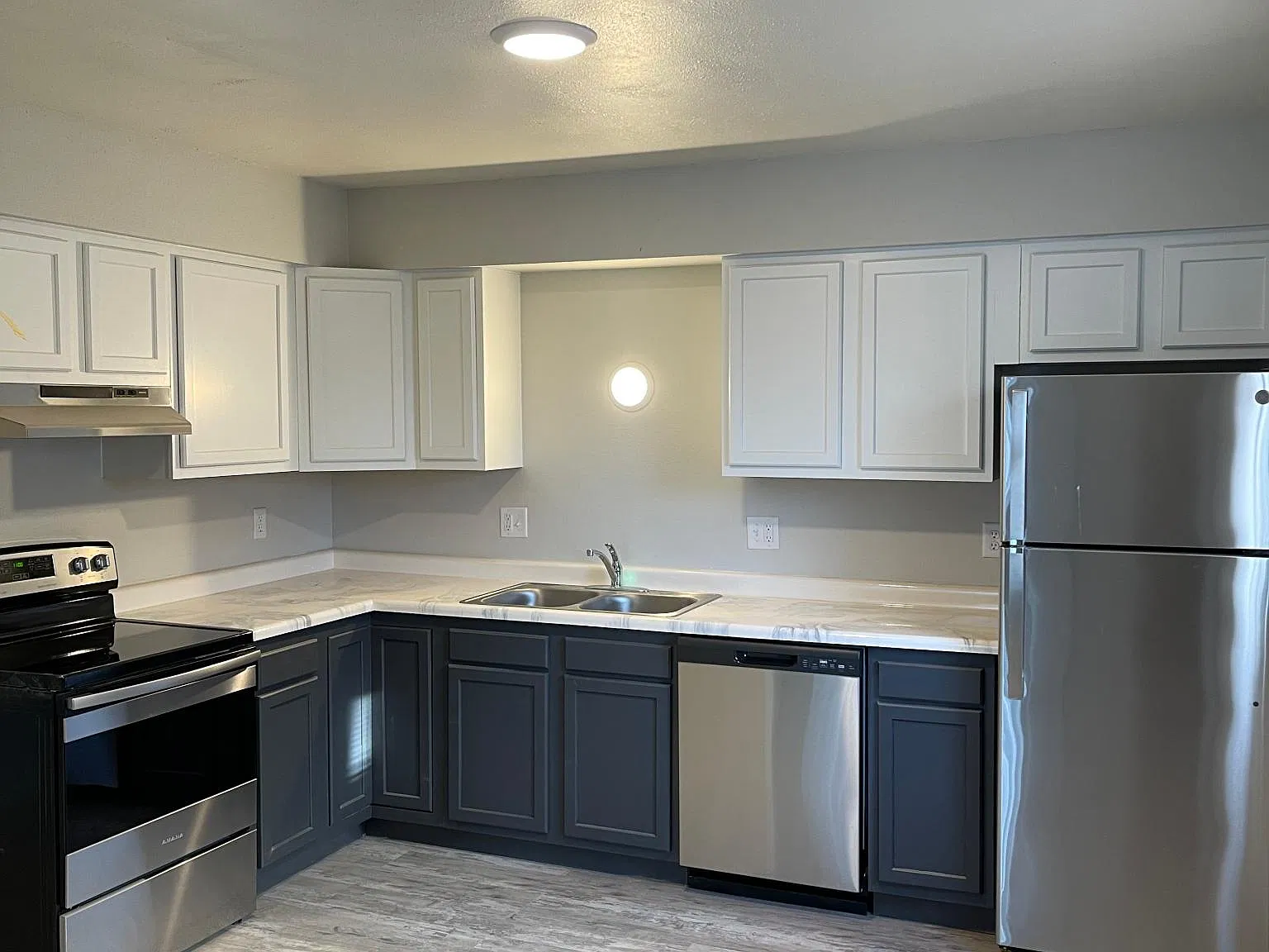 3 bed, $1,855 — Photo 2