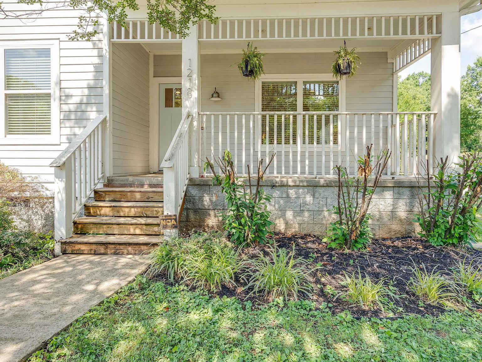 3 bed, 2271 sqft, $4,000 — Photo 3